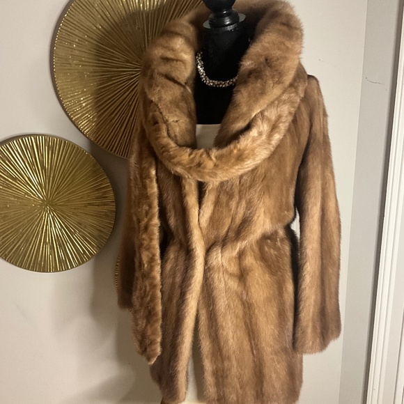 **Vintage Genuine Mink Coat with Fur Belt** - Picture 3 of 9